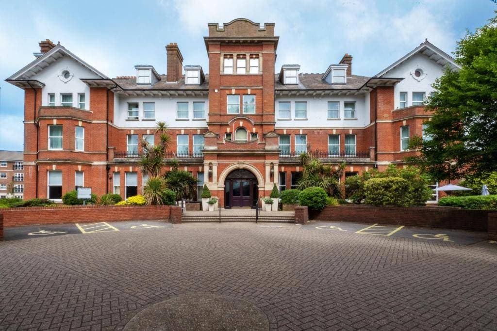 Holiday Inn Farnborough by IHG