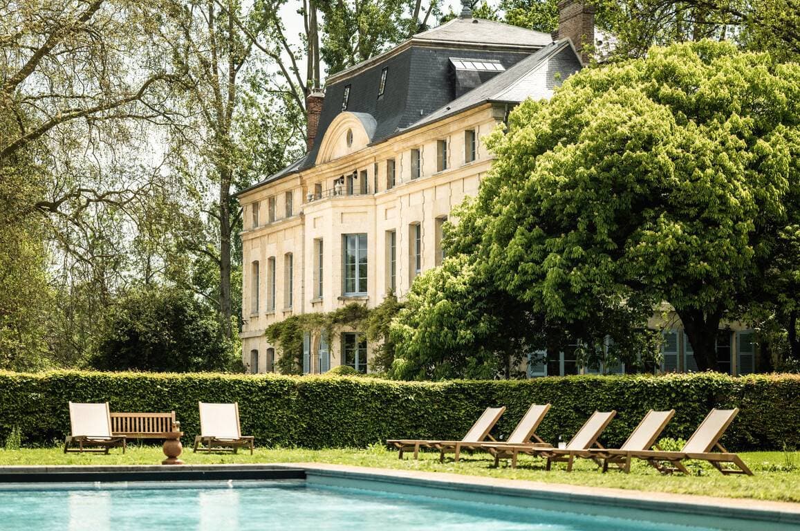 Un lieu idyllique pour un séminaire d'entreprise, niché au cœur de la nature, combine à la perfection modernité et sérénité. 