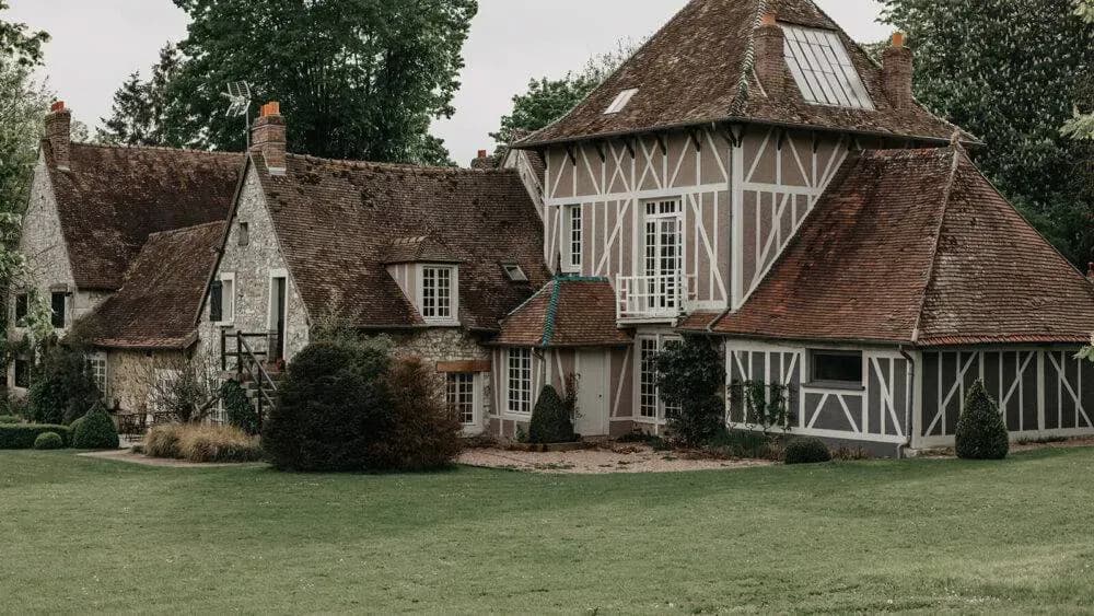 un lieu parfait pour un séminaire d'entreprise près de Paris, unissant élégance et fonctionnalité dans un écrin de verdure. 