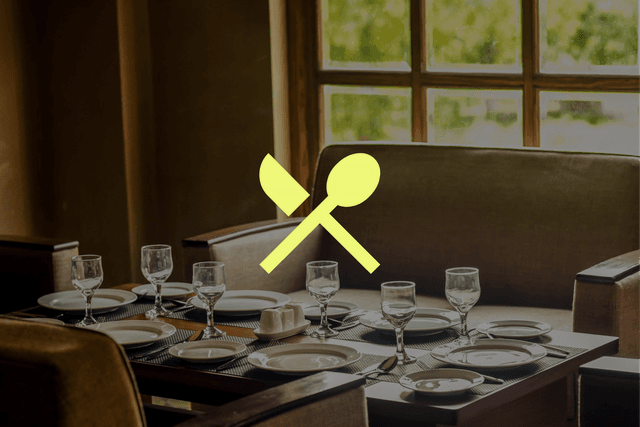 Déjeuner servi 3 plats, eaux et café hors vin