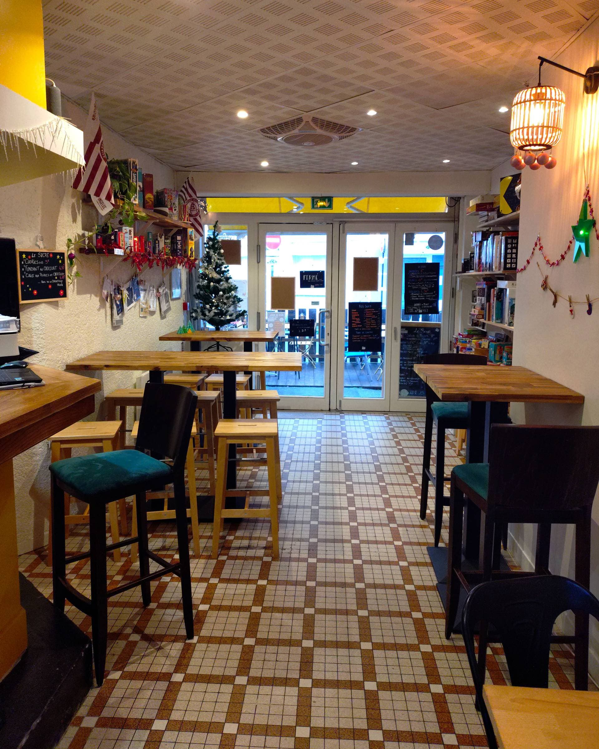 L'OCNI Restaurant - Bar à jeux